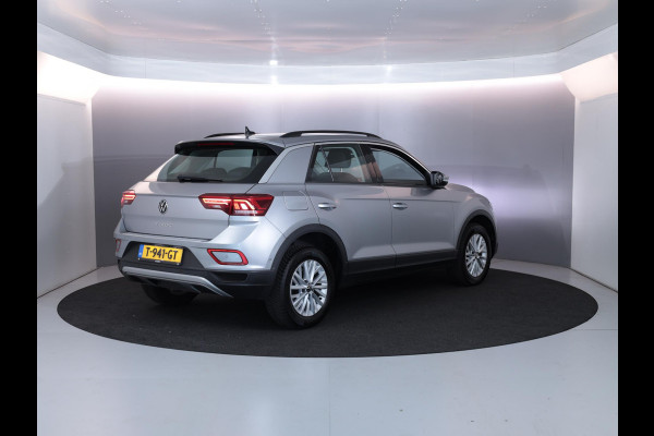 Volkswagen T-Roc 1.5 TSI Life 150 pk Automaat (DSG) | Trekhaak afn kogel| Navigatie | Achteruitrijcamera | Parkersensoren (Park assist)