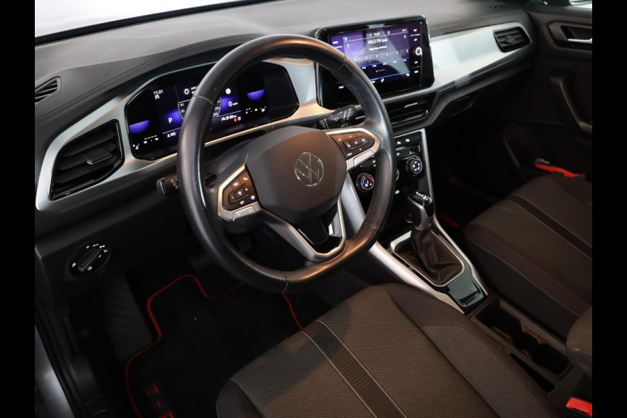 Volkswagen T-Roc 1.5 TSI Life 150 pk Automaat (DSG) | Trekhaak afn kogel| Navigatie | Achteruitrijcamera | Parkersensoren (Park assist)