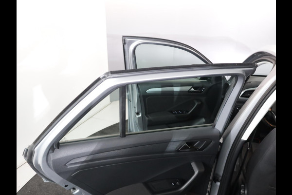 Volkswagen T-Roc 1.5 TSI Life 150 pk Automaat (DSG) | Trekhaak afn kogel| Navigatie | Achteruitrijcamera | Parkersensoren (Park assist)