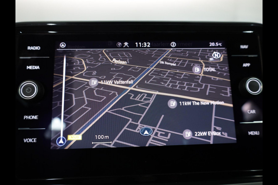 Volkswagen T-Roc 1.5 TSI Life 150 pk Automaat (DSG) | Trekhaak afn kogel| Navigatie | Achteruitrijcamera | Parkersensoren (Park assist)