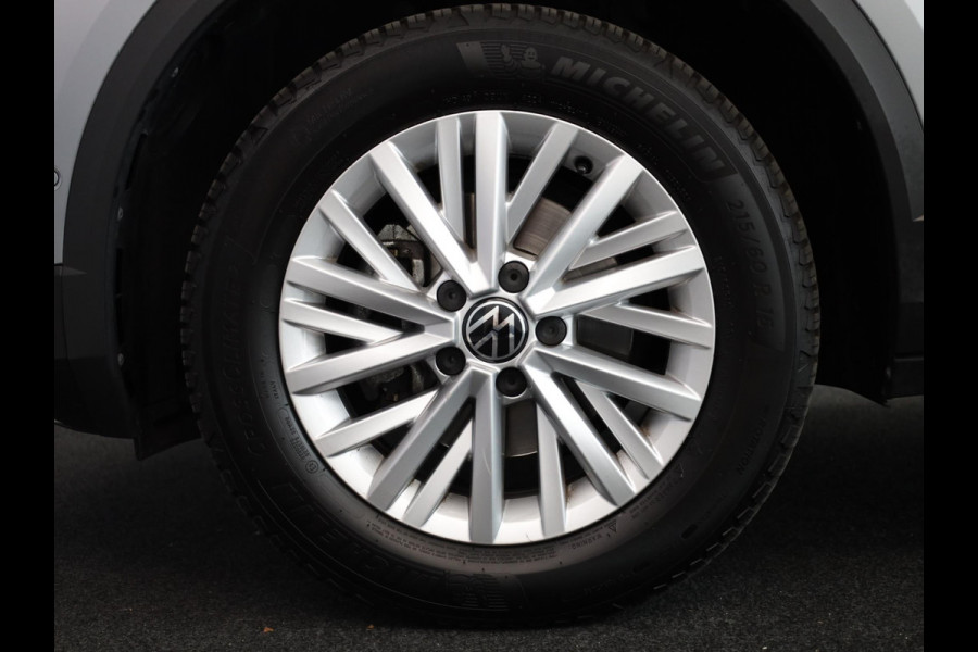 Volkswagen T-Roc 1.5 TSI Life 150 pk Automaat (DSG) | Trekhaak afn kogel| Navigatie | Achteruitrijcamera | Parkersensoren (Park assist)