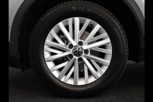 Volkswagen T-Roc 1.5 TSI Life 150 pk Automaat (DSG) | Trekhaak afn kogel| Navigatie | Achteruitrijcamera | Parkersensoren (Park assist)