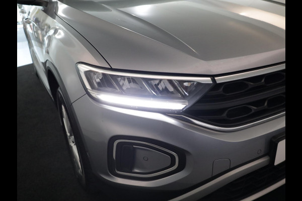 Volkswagen T-Roc 1.5 TSI Life 150 pk Automaat (DSG) | Trekhaak afn kogel| Navigatie | Achteruitrijcamera | Parkersensoren (Park assist)