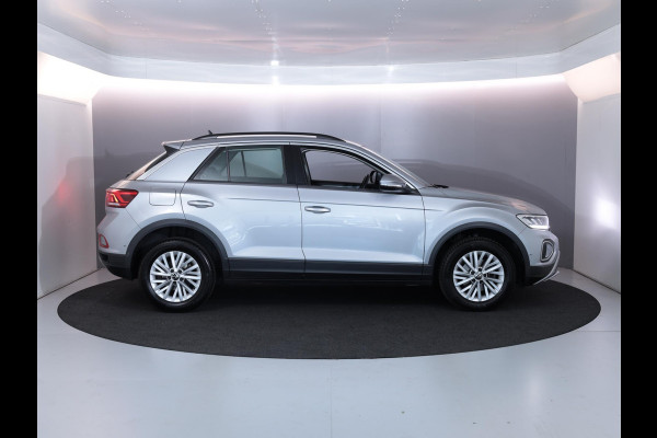 Volkswagen T-Roc 1.5 TSI Life 150 pk Automaat (DSG) | Trekhaak afn kogel| Navigatie | Achteruitrijcamera | Parkersensoren (Park assist)