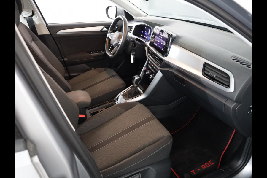 Volkswagen T-Roc 1.5 TSI Life 150 pk Automaat (DSG) | Trekhaak afn kogel| Navigatie | Achteruitrijcamera | Parkersensoren (Park assist)