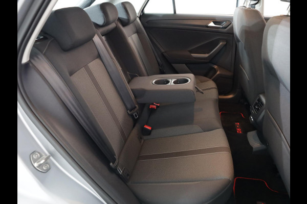 Volkswagen T-Roc 1.5 TSI Life 150 pk Automaat (DSG) | Trekhaak afn kogel| Navigatie | Achteruitrijcamera | Parkersensoren (Park assist)