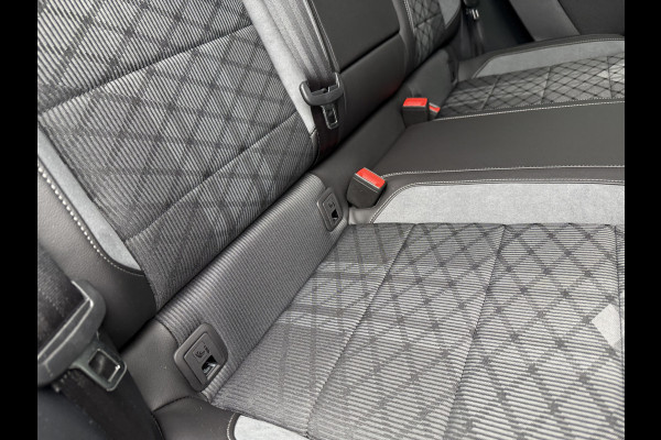 Volkswagen T-Roc 1.5 TSI 150pk DSG R-Line | Acc | Side assist | Camera
