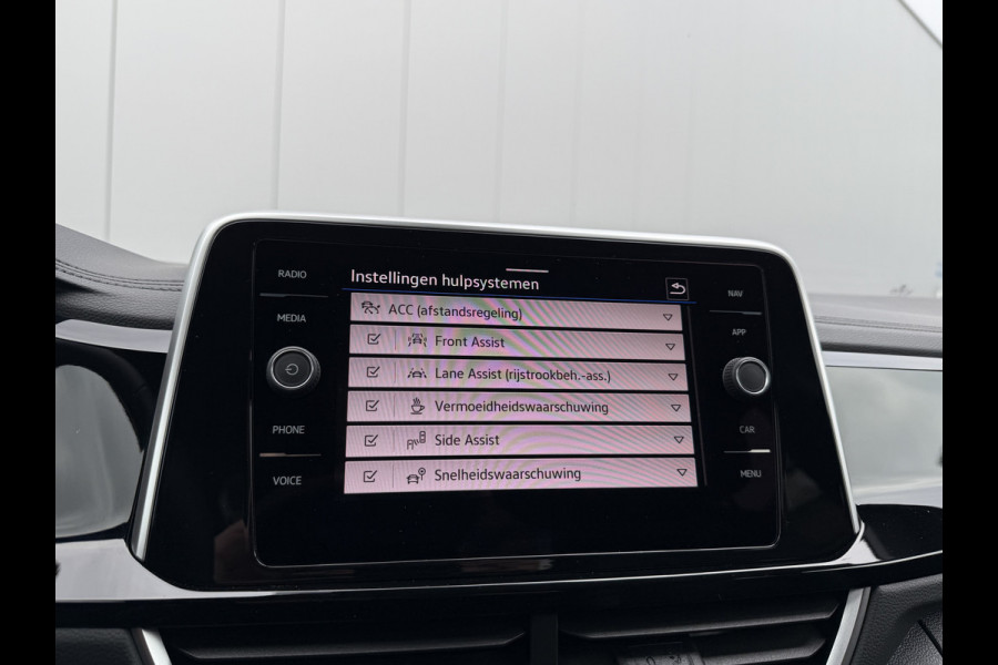 Volkswagen T-Roc 1.5 TSI 150pk DSG R-Line | Acc | Side assist | Camera