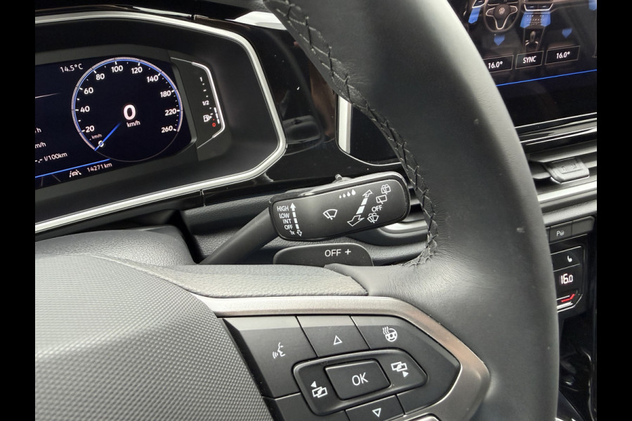 Volkswagen T-Roc 1.5 TSI 150pk DSG R-Line | Acc | Side assist | Camera