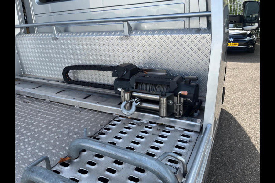 Volkswagen Crafter 50 2.0 TDI L5 Automaat / Oprijwagen / Ambulance / 3 ton laadvermogen / Tijhof