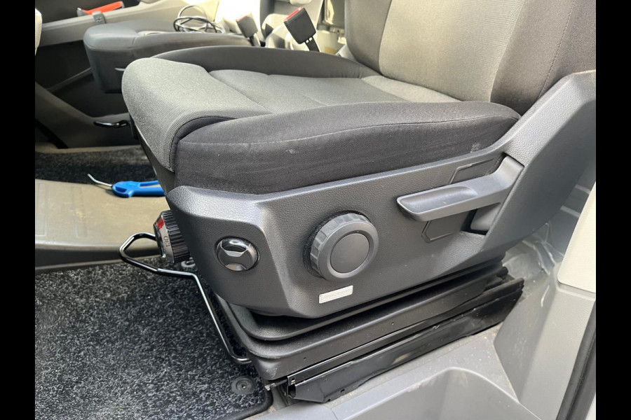 Volkswagen Crafter 50 2.0 TDI L5 Automaat / Oprijwagen / Ambulance / 3 ton laadvermogen / Tijhof