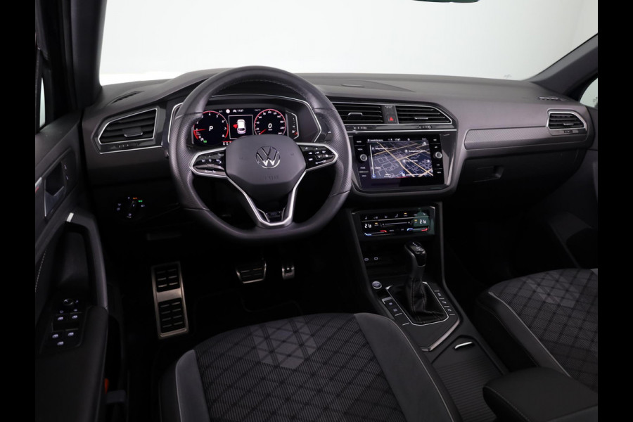 Volkswagen Tiguan 1.5 TSI R-Line Business 150PK | Automaat (DSG) | Panoramadak | Wegklapbare trekhaak | Camera | Stoelverwarming