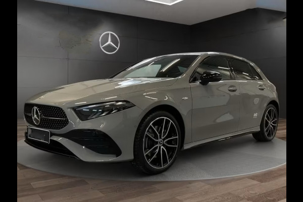 Mercedes-Benz A-Klasse 250e AMG Plus ** LED, MBUX+, PANORAMA, NIGHT, TREKH, 19-inch LMV ** 1e EIG - ex MB-AG - UNFALLFREI ** ** INFORMEER OOK NAAR ONZE AANTREKKELIJKE FINANCIAL-LEASE TARIEVEN **