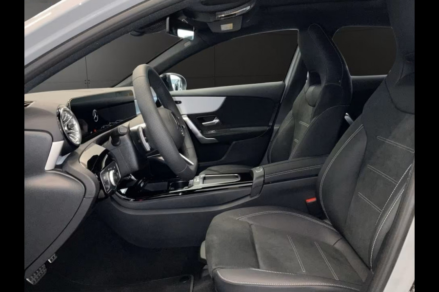 Mercedes-Benz A-Klasse 250e AMG Plus ** LED, MBUX+, PANORAMA, NIGHT, TREKH, 19-inch LMV ** 1e EIG - ex MB-AG - UNFALLFREI ** ** INFORMEER OOK NAAR ONZE AANTREKKELIJKE FINANCIAL-LEASE TARIEVEN **