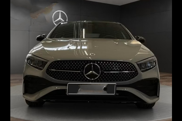 Mercedes-Benz A-Klasse 250e AMG Plus ** LED, MBUX+, PANORAMA, NIGHT, TREKH, 19-inch LMV ** 1e EIG - ex MB-AG - UNFALLFREI ** ** INFORMEER OOK NAAR ONZE AANTREKKELIJKE FINANCIAL-LEASE TARIEVEN **