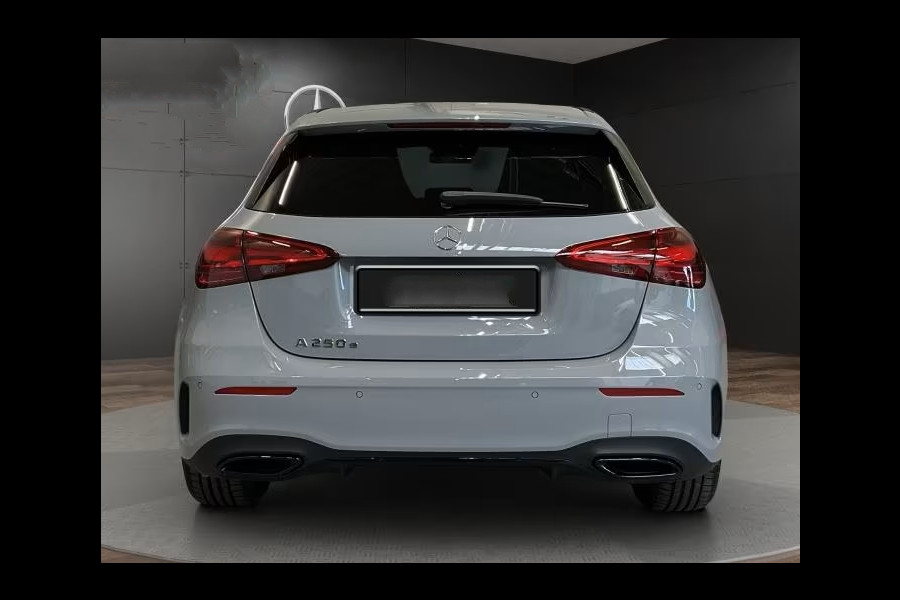 Mercedes-Benz A-Klasse 250e AMG Plus ** LED, MBUX+, PANORAMA, NIGHT, TREKH, 19-inch LMV ** 1e EIG - ex MB-AG - UNFALLFREI ** ** INFORMEER OOK NAAR ONZE AANTREKKELIJKE FINANCIAL-LEASE TARIEVEN **