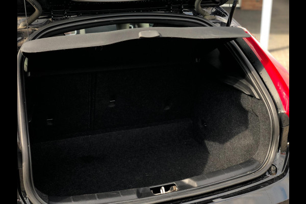 Volvo V40 1.5 T2 Inscription | Leder, Navi, PDC, Climate, Cruise, R-Design A.Bumper | Onderhoudshistorie Aanwezig |