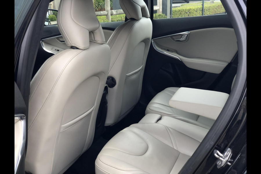 Volvo V40 1.5 T2 Inscription | Leder, Navi, PDC, Climate, Cruise, R-Design A.Bumper | Onderhoudshistorie Aanwezig |