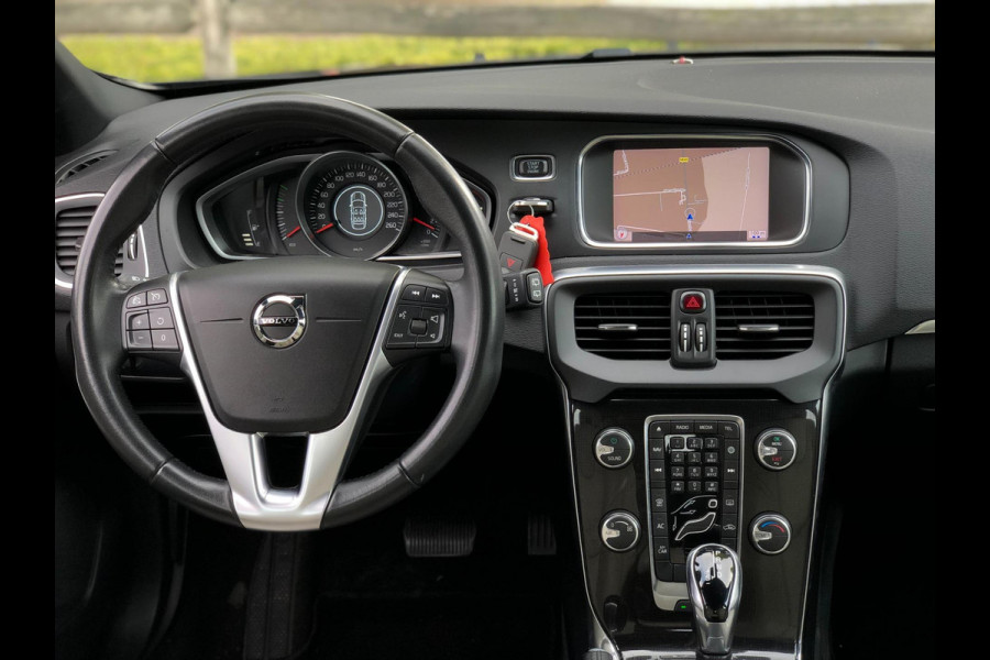 Volvo V40 1.5 T2 Inscription | Leder, Navi, PDC, Climate, Cruise, R-Design A.Bumper | Onderhoudshistorie Aanwezig |