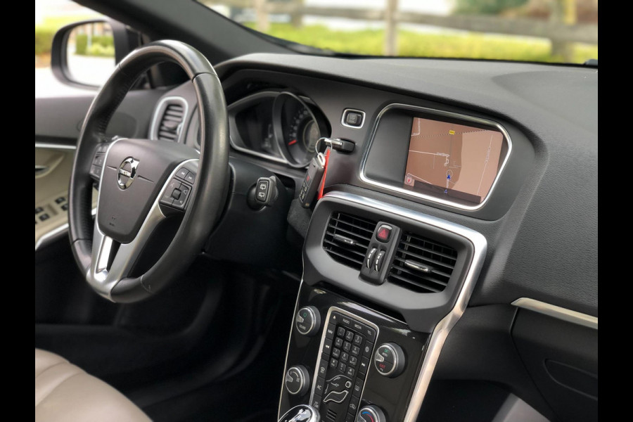 Volvo V40 1.5 T2 Inscription | Leder, Navi, PDC, Climate, Cruise, R-Design A.Bumper | Onderhoudshistorie Aanwezig |
