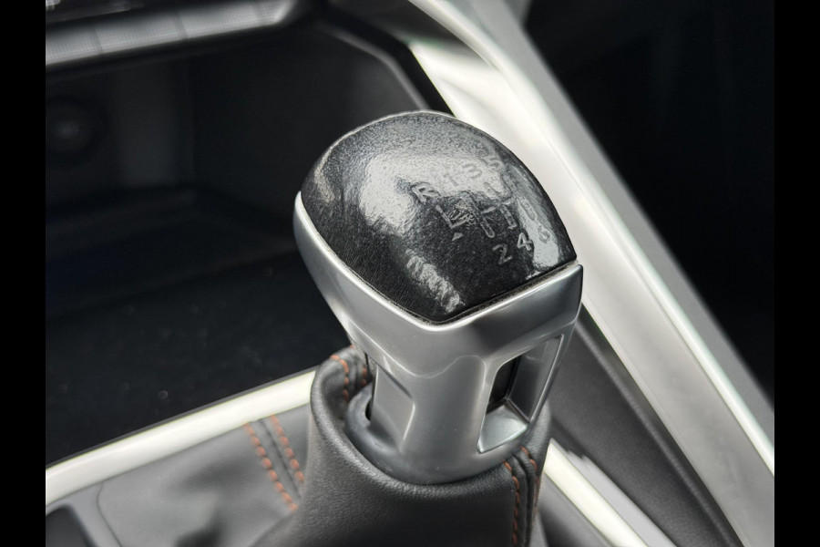 Peugeot 3008 1.2 PureTech Blue Lease Executive 2e Eigenaar,Navi,Clima,Cruise,PDC,Trekhaak,N.A.P,APK tot 05-2026