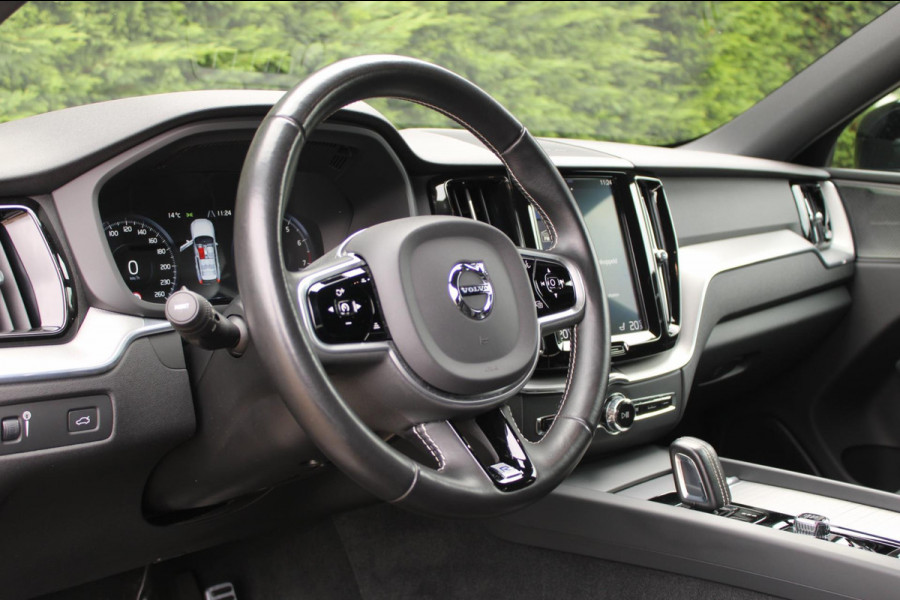 Volvo XC60 2.0 B5 AWD R-Design HarmanKardon Trekhaak !!NIEUWBINNEN!!