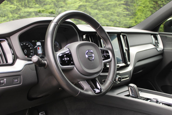 Volvo XC60 2.0 B5 AWD R-Design HarmanKardon Trekhaak !!NIEUWBINNEN!!