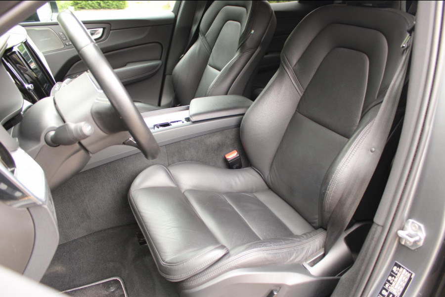 Volvo XC60 2.0 B5 AWD R-Design HarmanKardon Trekhaak !!NIEUWBINNEN!!