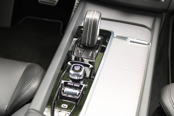 Volvo XC60 2.0 B5 AWD R-Design HarmanKardon Trekhaak !!NIEUWBINNEN!!