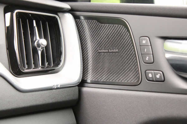Volvo XC60 2.0 B5 AWD R-Design HarmanKardon Trekhaak !!NIEUWBINNEN!!