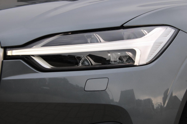 Volvo XC60 2.0 B5 AWD R-Design HarmanKardon Trekhaak !!NIEUWBINNEN!!
