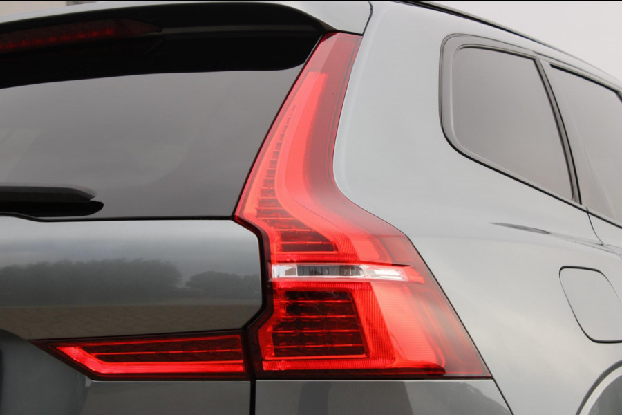 Volvo XC60 2.0 B5 AWD R-Design HarmanKardon Trekhaak !!NIEUWBINNEN!!