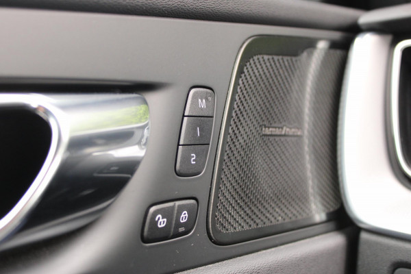 Volvo XC60 2.0 B5 AWD R-Design HarmanKardon Trekhaak !!NIEUWBINNEN!!