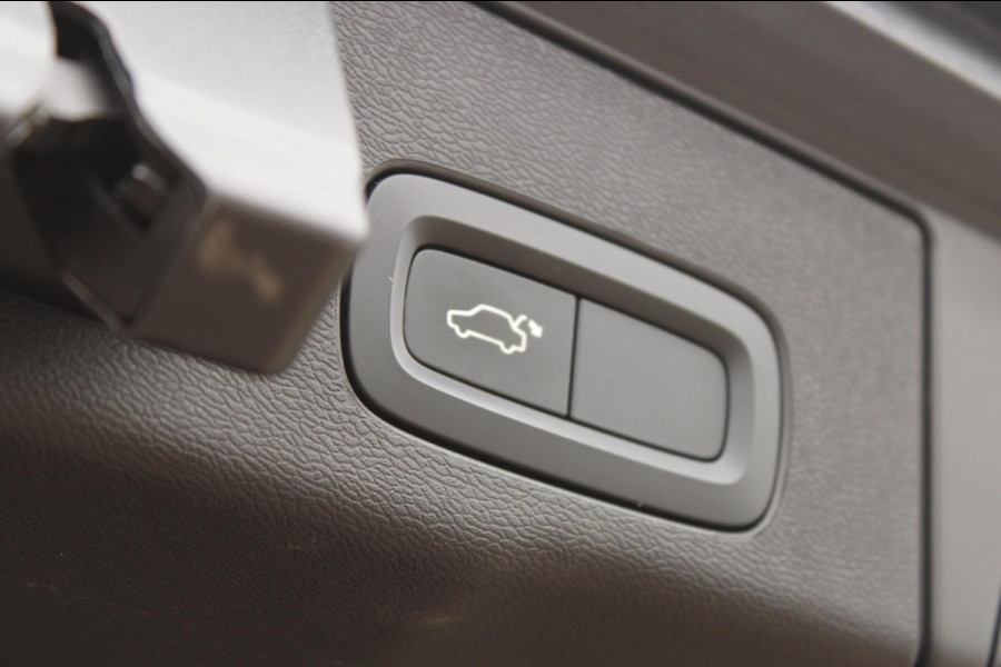 Volvo XC60 2.0 B5 AWD R-Design HarmanKardon Trekhaak !!NIEUWBINNEN!!
