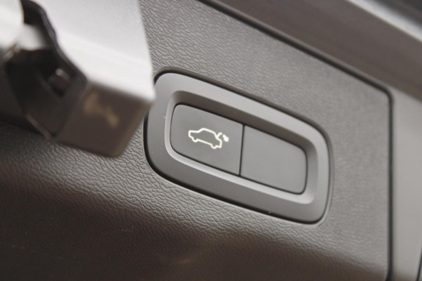 Volvo XC60 2.0 B5 AWD R-Design HarmanKardon Trekhaak !!NIEUWBINNEN!!