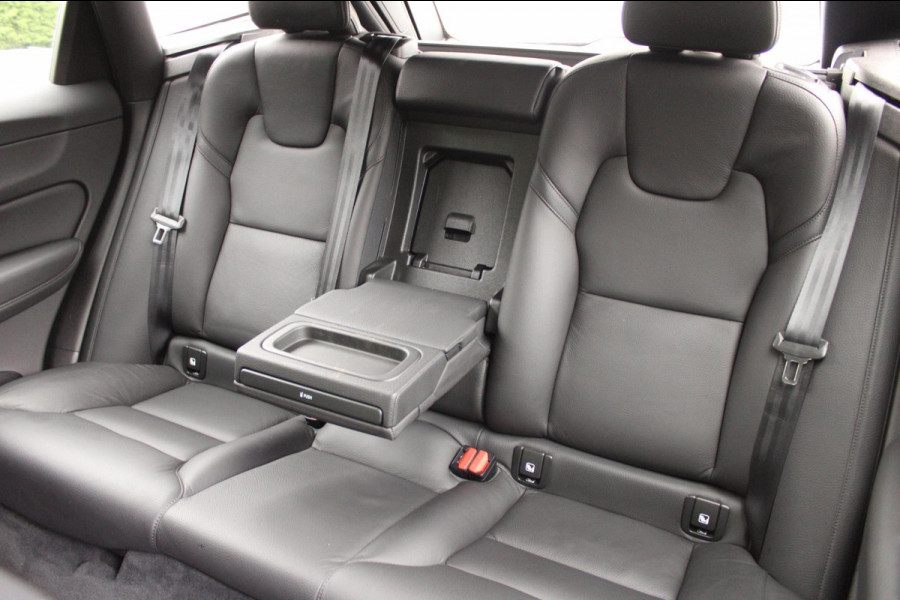 Volvo XC60 2.0 B5 AWD R-Design HarmanKardon Trekhaak !!NIEUWBINNEN!!