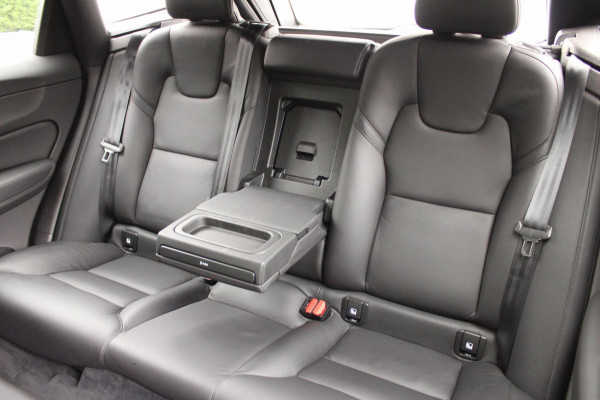 Volvo XC60 2.0 B5 AWD R-Design HarmanKardon Trekhaak !!NIEUWBINNEN!!
