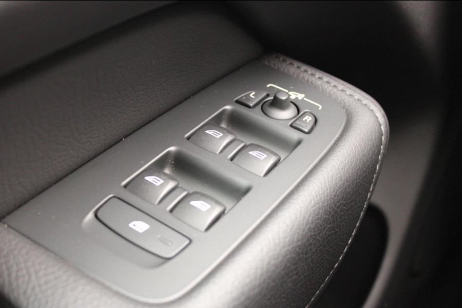 Volvo XC60 2.0 B5 AWD R-Design HarmanKardon Trekhaak !!NIEUWBINNEN!!