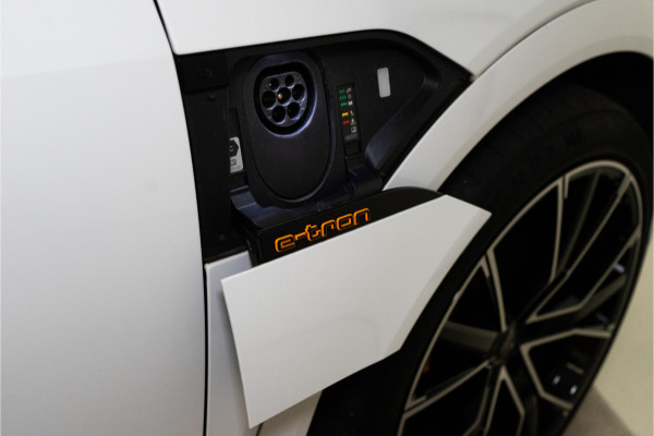 Audi e-tron Sportback 55 Quattro S Edition 95 kWh 408PK | Incl. BTW | Pano | Sfeer | B&O | Keyless | Matrix | 12 MND Garantie