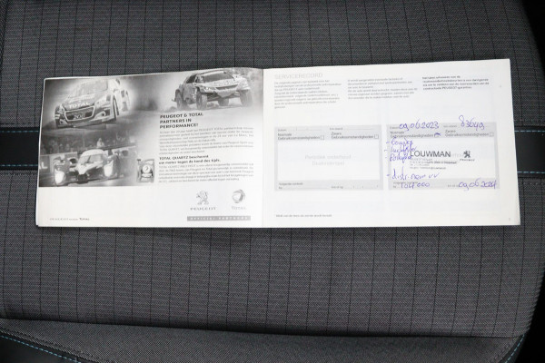 Peugeot 208 1.2 PureTech Blue*AUTOM.*NAVI*CRUISE*LM*