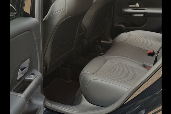Mercedes-Benz B-Klasse 180 Star Edition Luxury Line trekhaak +winterset 24 m garantie