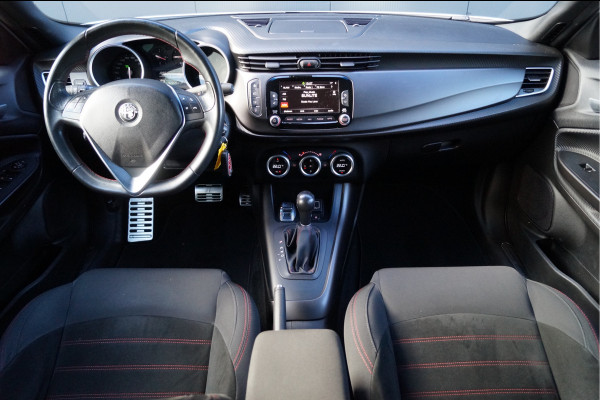 Alfa Romeo Giulietta 1.4 Turbo MultiAir Super TCT Automaat | Climate Control | 18" Lichtmetalen Velgen | Stoelverwarming | Trekhaak Alfa Romeo Giulietta 1.4 Turbo MultiAir Super TCT Automaat | Climate Control | 18" Lichtmetalen Velgen | Stoelverwarming | Trekhaak