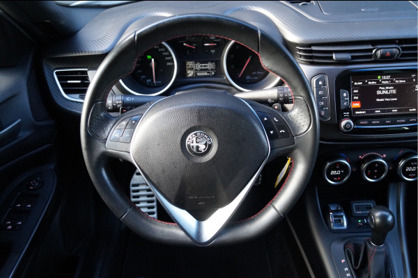 Alfa Romeo Giulietta 1.4 Turbo MultiAir Super TCT Automaat | Climate Control | 18" Lichtmetalen Velgen | Stoelverwarming | Trekhaak Alfa Romeo Giulietta 1.4 Turbo MultiAir Super TCT Automaat | Climate Control | 18" Lichtmetalen Velgen | Stoelverwarming | Trekhaak