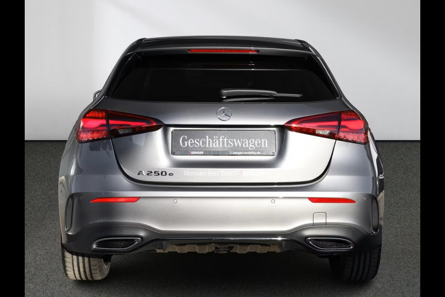 Mercedes-Benz A-Klasse 250e AMG ** LED, MBUX+, PANORAMA, NIGHT, TREKH, WINTER, 19-inch LMV ** 1e EIG - ex MB-AG - UNFALLFREI ** ** INFORMEER OOK NAAR ONZE AANTREKKELIJKE FINANCIAL-LEASE TARIEVEN **
