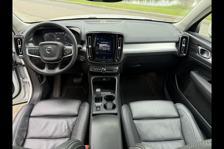 Volvo XC40 T4 Recharge Inscription Expression ** Panoramadak**Vol leder**H&K** **Trekhaak wegklapbaar**
