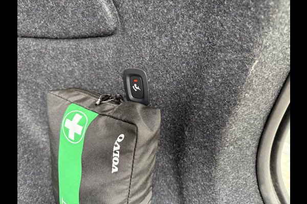 Volvo XC40 T4 Recharge Inscription Expression ** Panoramadak**Vol leder**H&K** **Trekhaak wegklapbaar**