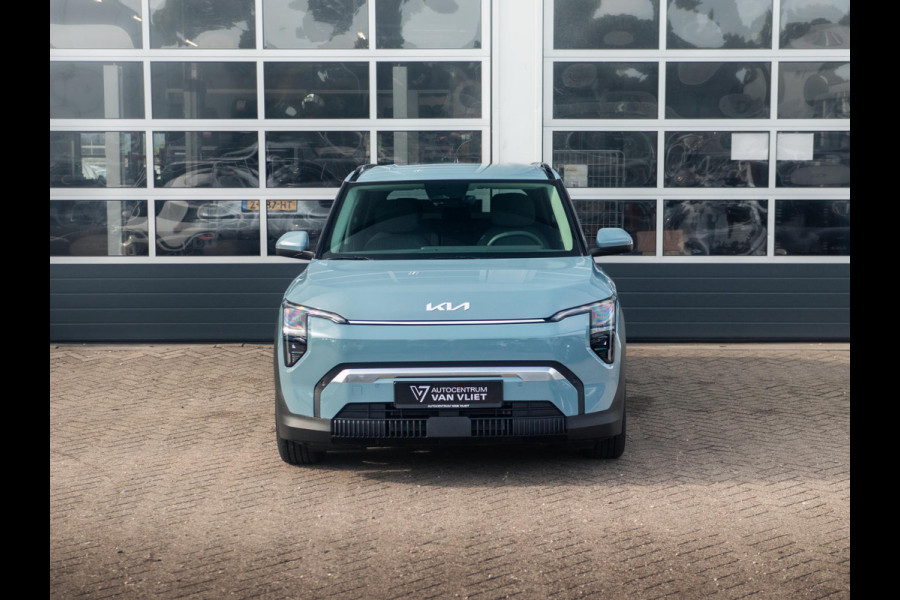 Kia EV3 Plus 81.4 kWh | Uit voorraad leverbaar | 17% Bijtelling | 600km Rijbereik | Navi | 17" | Adapt. Cruise | Clima | PDC | Dakrails | Stoel&Stuurverw. | Priv Glass | BSM