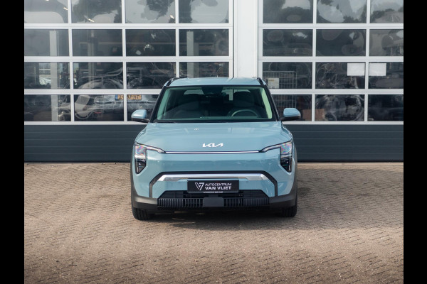 Kia EV3 Plus 81.4 kWh | Uit voorraad leverbaar | 17% Bijtelling | 600km Rijbereik | Navi | 17" | Adapt. Cruise | Clima | PDC | Dakrails | Stoel&Stuurverw. | Priv Glass | BSM