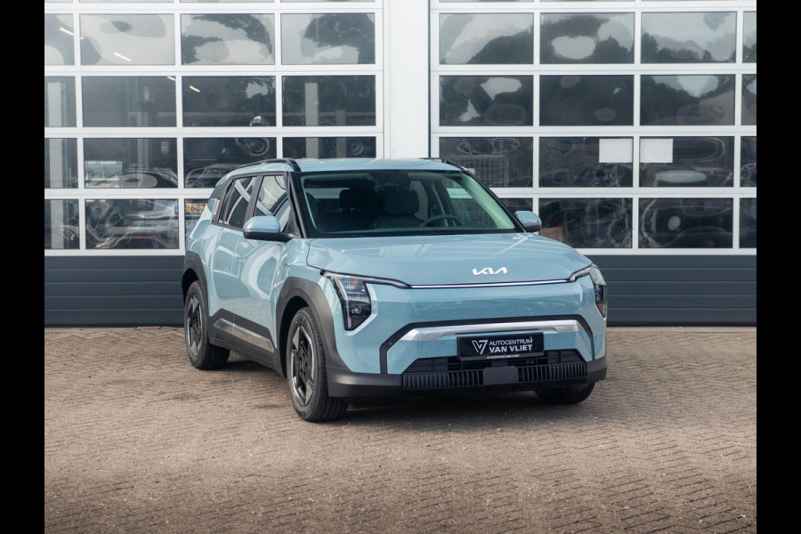 Kia EV3 Plus 81.4 kWh | Uit voorraad leverbaar | 17% Bijtelling | 600km Rijbereik | Navi | 17" | Adapt. Cruise | Clima | PDC | Dakrails | Stoel&Stuurverw. | Priv Glass | BSM