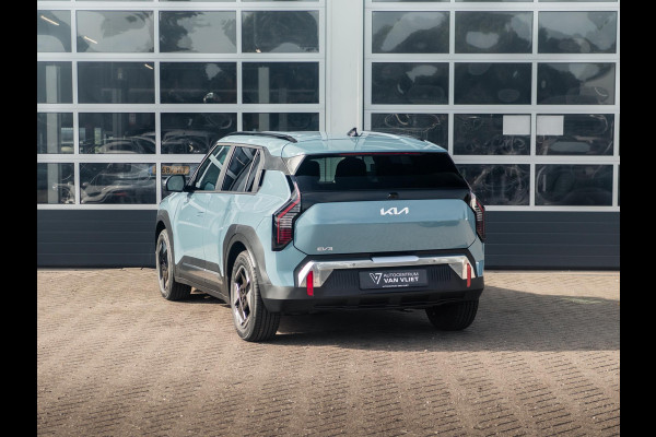 Kia EV3 Plus 81.4 kWh | Uit voorraad leverbaar | 17% Bijtelling | 600km Rijbereik | Navi | 17" | Adapt. Cruise | Clima | PDC | Dakrails | Stoel&Stuurverw. | Priv Glass | BSM